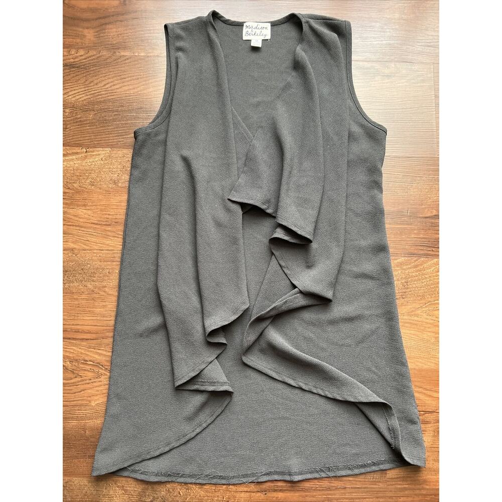 Madison And Berkeley Cardigan Size Med Dark Gray Sleeveless Casual Top